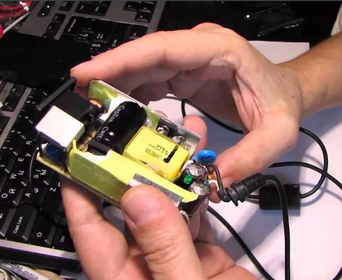 Ремонт блоков питания ноутбуков Ремонт блоков питания ноутбуков в г. Ханты-Мансийск