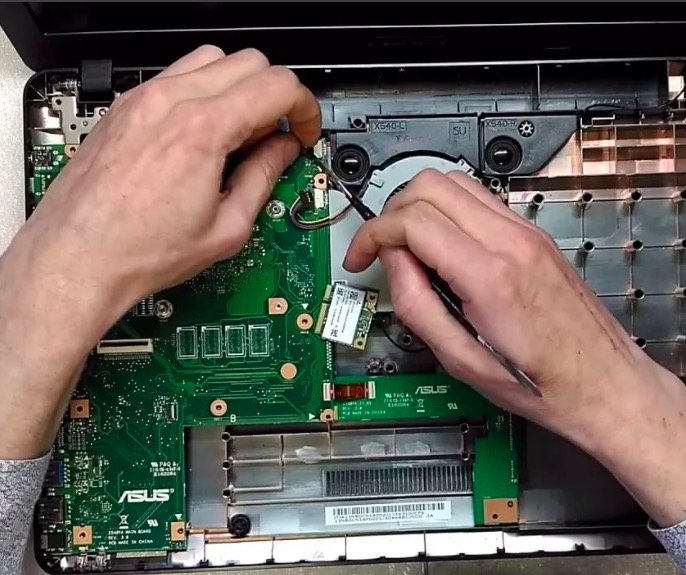 Замена материнской платы на ноутбуке в г. Ханты-Мансийск