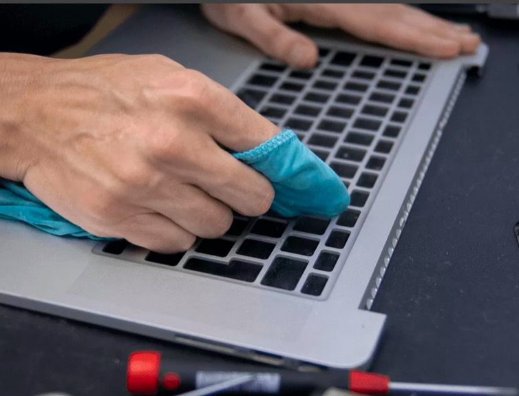 Ремонт ноутбука после залития Ремонт ноутбука после залития в г. Ханты-Мансийск